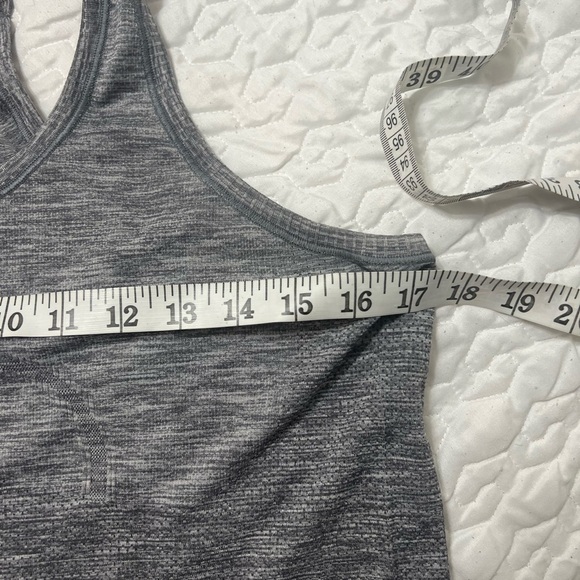 Lululemon Size 10 Swiftly Tech Run
Racerback Heathered Gray Tank Top Shirt - Picture 3 of 16